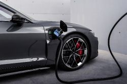 Audi e-tron GT - charging port
