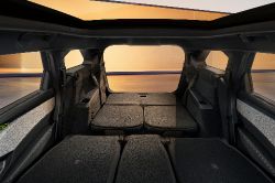 Peugeot E-5008 - interior seats